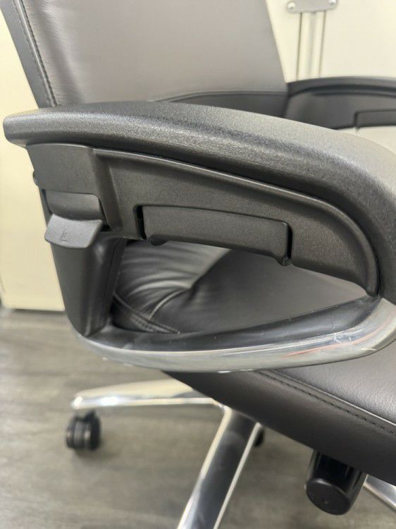 コクヨマネージメントチェア フィロソフィーシリーズ 固定肘付フィロソフィーチェア 商品画像10