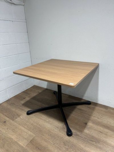 オカムラアクティアフェローシリーズ 角テーブル 商品画像1