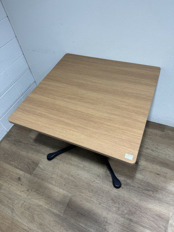 オカムラアクティアフェローシリーズ 角テーブル 商品画像2