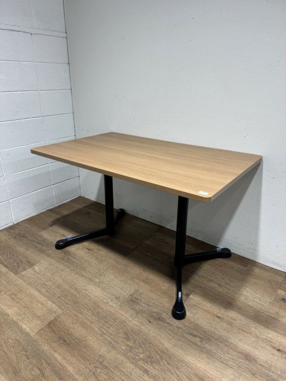 オカムラアクティアフェローシリーズ ミーティングテーブル 商品画像1