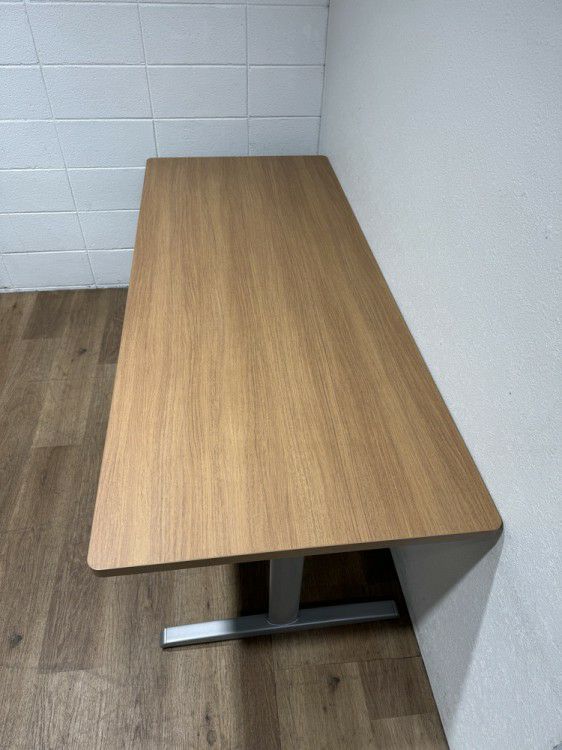 オカムラ8177シリーズ ミーティングテーブル 商品画像2