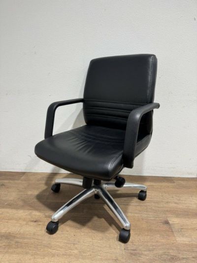 イトーキC-1タイプ 役員チェア 商品画像1