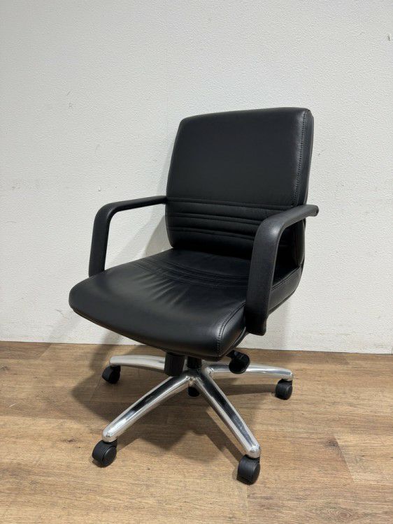 イトーキC-1タイプ 役員チェア 商品画像1