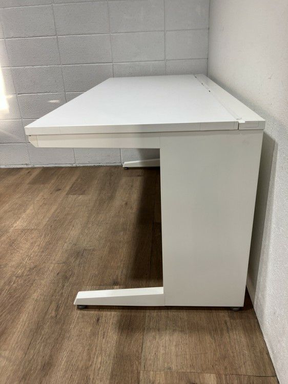 オカムラADVANCE（アドバンス）シリーズ 1600平デスク 商品画像9