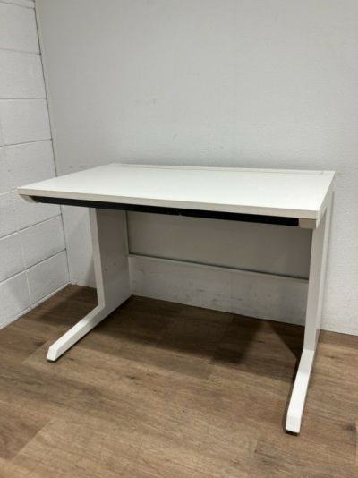 イトーキCZRシリーズ 1000平デスク 商品画像1