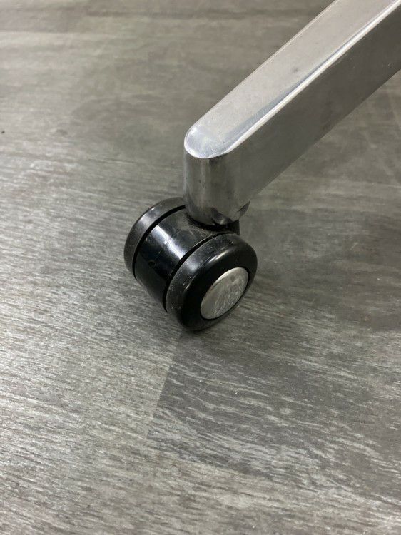 オカムラライズフィット3シリーズ パーソナル昇降テーブル 商品画像9