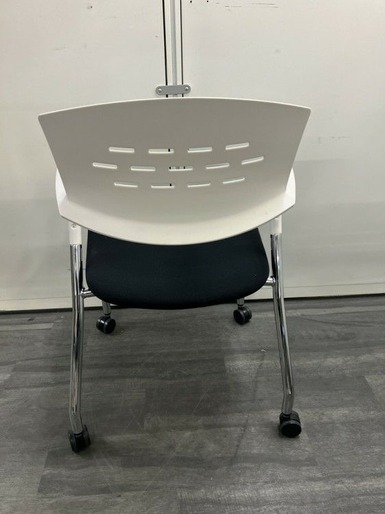 イトーキカクタスシリーズ スタッキングチェア 商品画像4