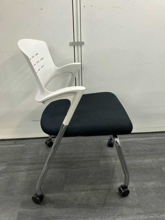 イトーキカクタスシリーズ スタッキングチェア 商品画像5