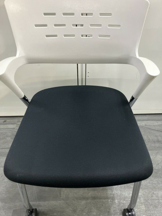 イトーキカクタスシリーズ スタッキングチェア 商品画像7