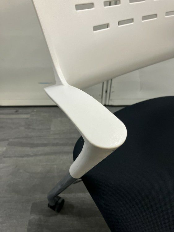 イトーキカクタスシリーズ スタッキングチェア 商品画像8