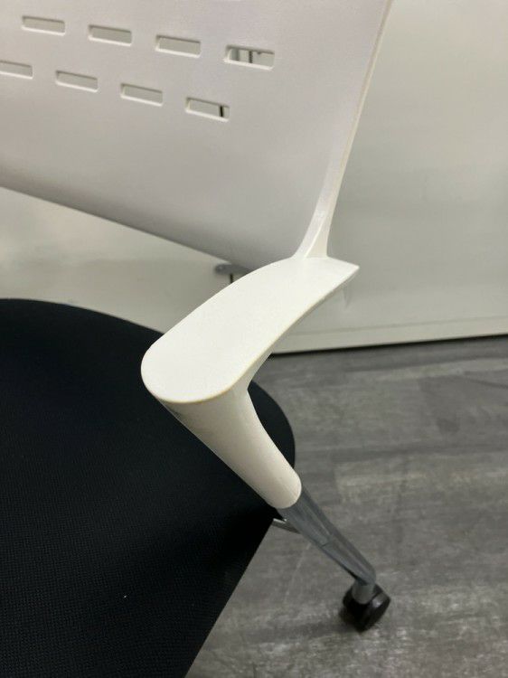 イトーキカクタスシリーズ スタッキングチェア 商品画像9