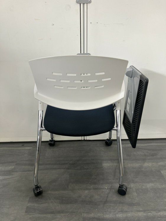 イトーキカクタスシリーズ メモ台付スタッキングチェア 商品画像5