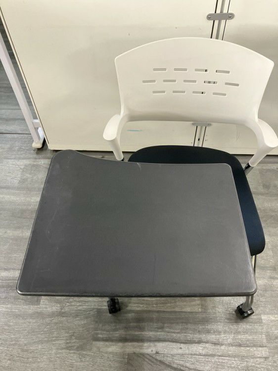 イトーキカクタスシリーズ メモ台付スタッキングチェア 商品画像11