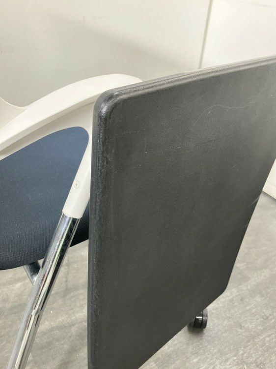 イトーキカクタスシリーズ メモ台付スタッキングチェア 商品画像14