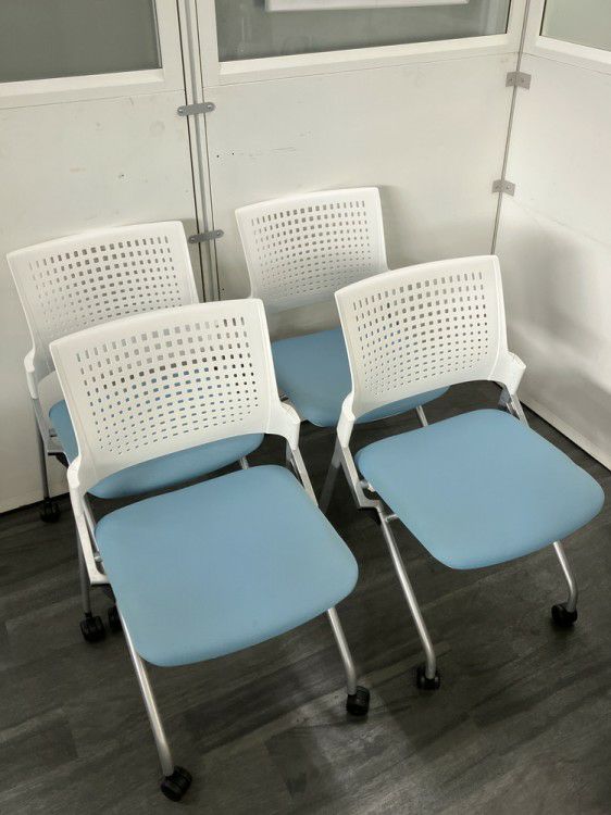 イトーキMonon(モノン)チェア ネスティングチェア4脚セット 商品画像1