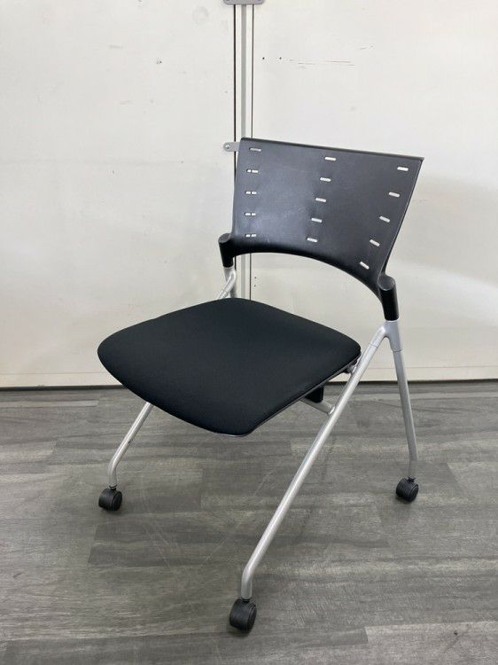 イトーキマノス(MANOSS)シリーズ ネスティングチェア 商品画像1