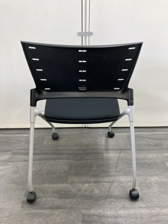 イトーキマノス(MANOSS)シリーズ ネスティングチェア 商品画像4