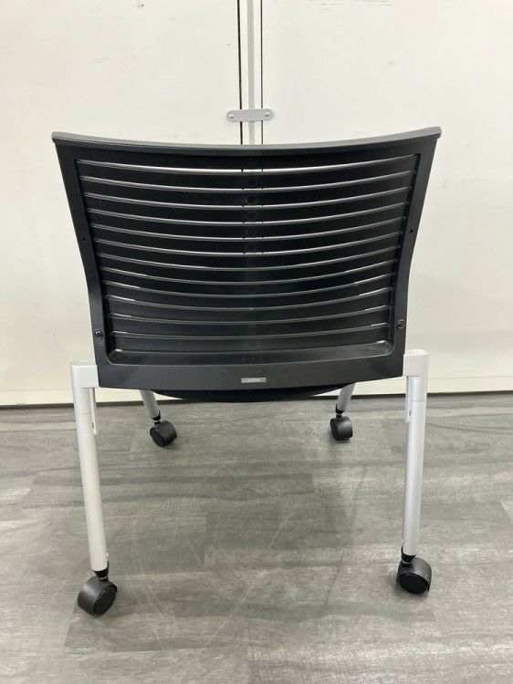 イトーキA-4シリーズ ネスティングチェア 商品画像4