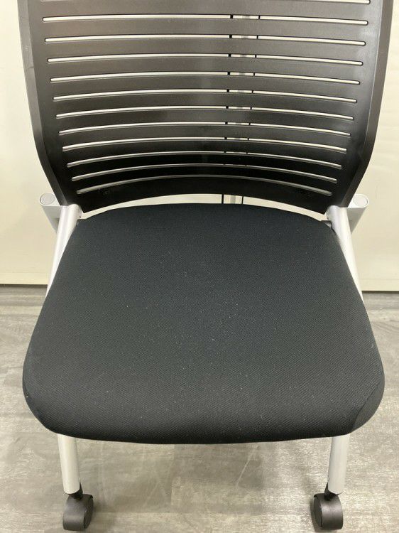 イトーキA-4シリーズ ネスティングチェア 商品画像7