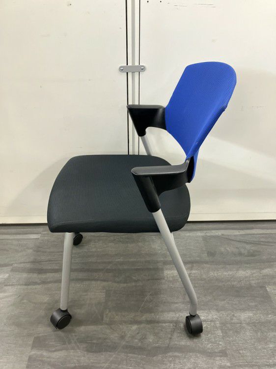 コクヨプロッティシリーズ スタッキングチェア 商品画像3