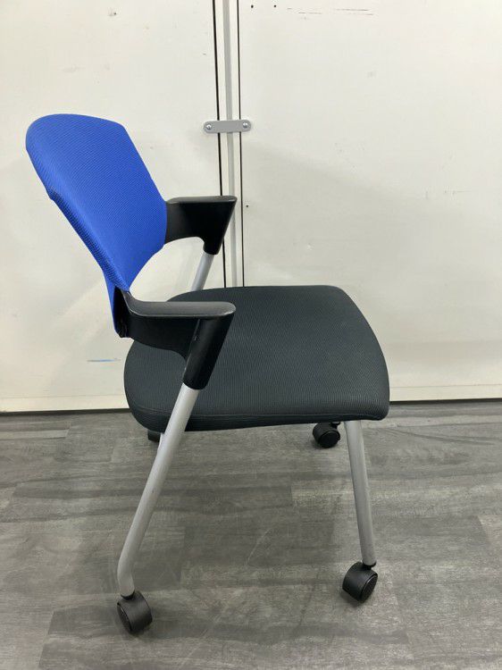 コクヨプロッティシリーズ スタッキングチェア 商品画像5