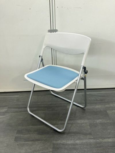 アイチ/パグホルツ スタッキングチェア | 無限堂ネットショップ