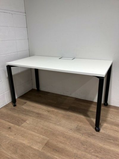 コクヨワークフィットシリーズ 1400平デスク 商品画像1