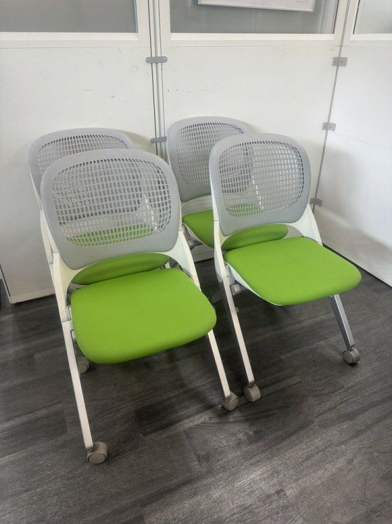 プラスエラーテシリーズ ネスティングチェア4脚セット 商品画像1