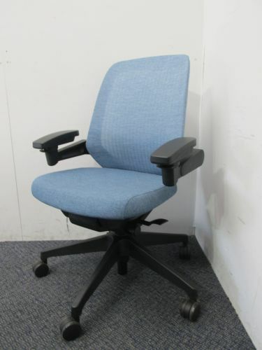 イトーキnort(ノートチェア)シリーズ 可動肘付きノートチェア 商品画像1