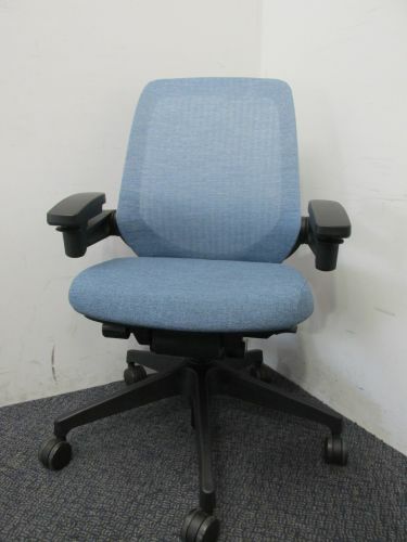 イトーキnort(ノートチェア)シリーズ 可動肘付きノートチェア 商品画像3