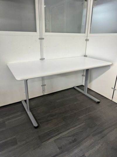 コクヨBT-500シリーズ ミーティングテーブル 商品画像1