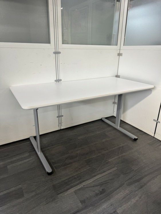 コクヨBT-500シリーズ ミーティングテーブル 商品画像1