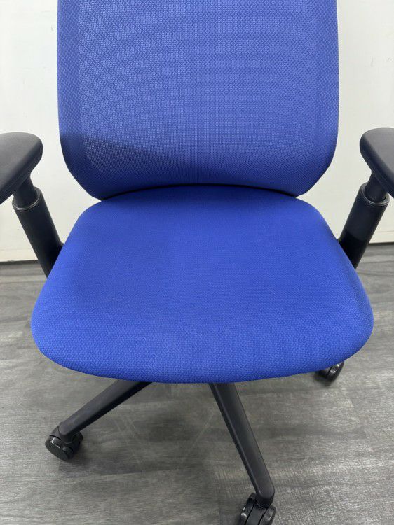 ウチダ（内田洋行）ニンバスチェア 可動肘付ニンバスチェア 商品画像4