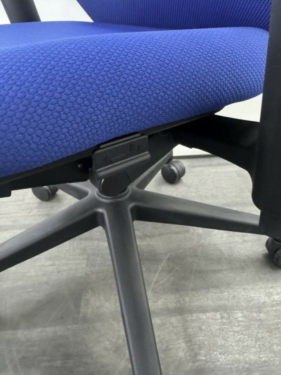 ウチダ（内田洋行）ニンバスチェア 可動肘付ニンバスチェア 商品画像8