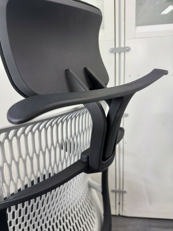 ウチダ（内田洋行）AJ2シリーズ 可動肘付AJ2チェア 商品画像9