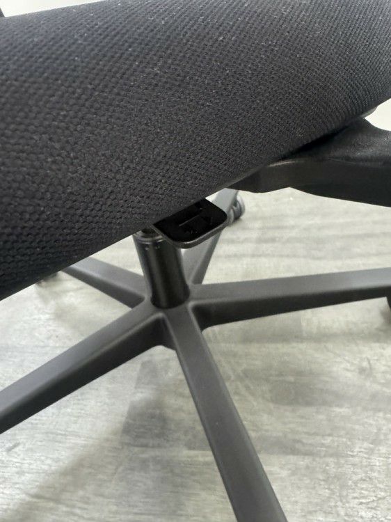 ウチダ（内田洋行）AJ2シリーズ 可動肘付AJ2チェア 商品画像10