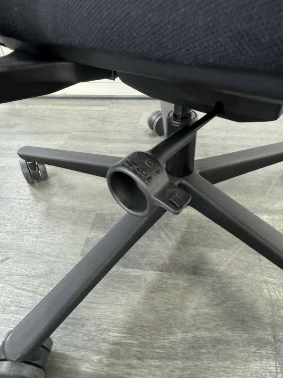 ウチダ（内田洋行）AJ2シリーズ 可動肘付AJ2チェア 商品画像11