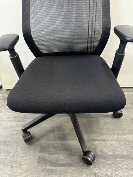 ウチダ（内田洋行）セレッツァ（Sellezza）チェア 可動肘付セレッツァチェア 商品画像4