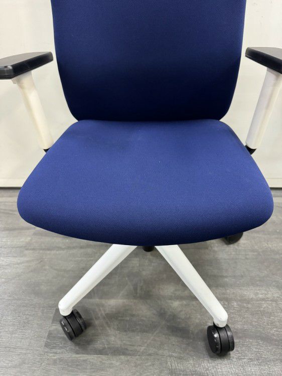 ウチダ（内田洋行）KRENE（クレネ）チェア 固定肘付クレネチェア 商品画像4