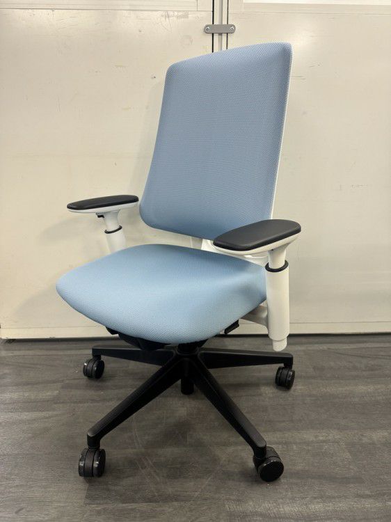 ウチダ（内田洋行）リーフレクシリーズ 可動肘付リーフレクチェア 商品画像1