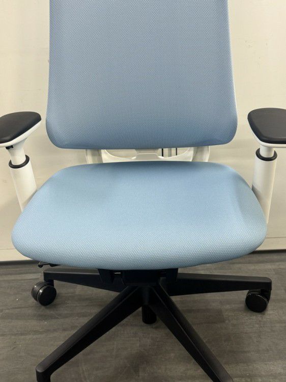 ウチダ（内田洋行）リーフレクシリーズ 可動肘付リーフレクチェア 商品画像4