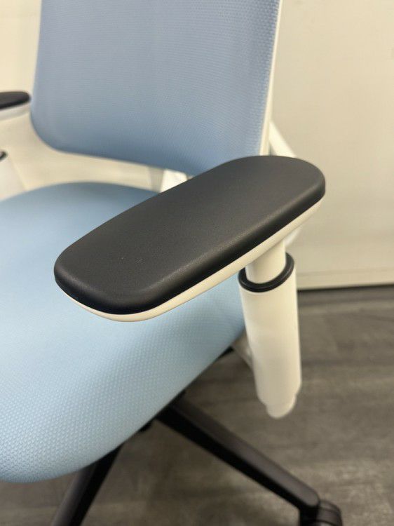 ウチダ（内田洋行）リーフレクシリーズ 可動肘付リーフレクチェア 商品画像7