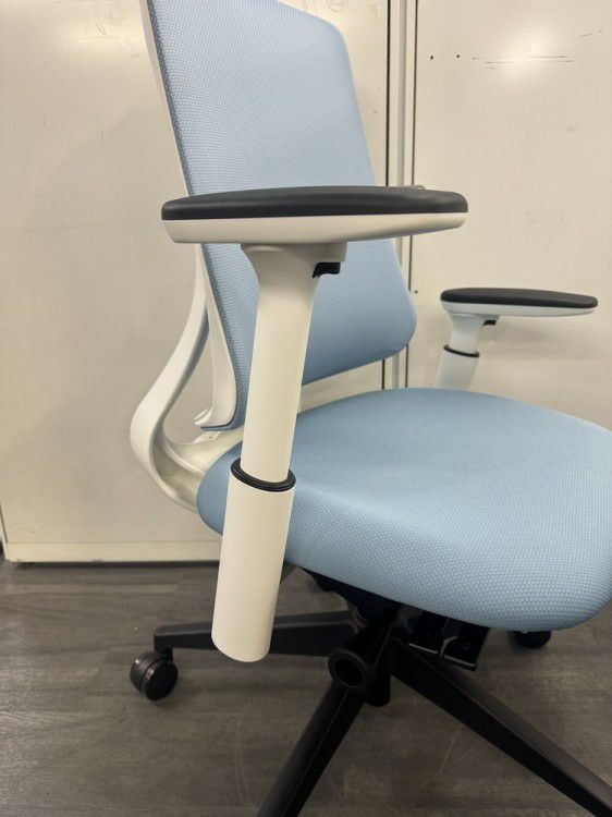 ウチダ（内田洋行）リーフレクシリーズ 可動肘付リーフレクチェア 商品画像10