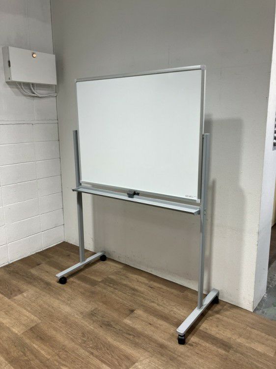 コクヨBB-R900シリーズ 1200脚付ホワイトボード 商品画像1