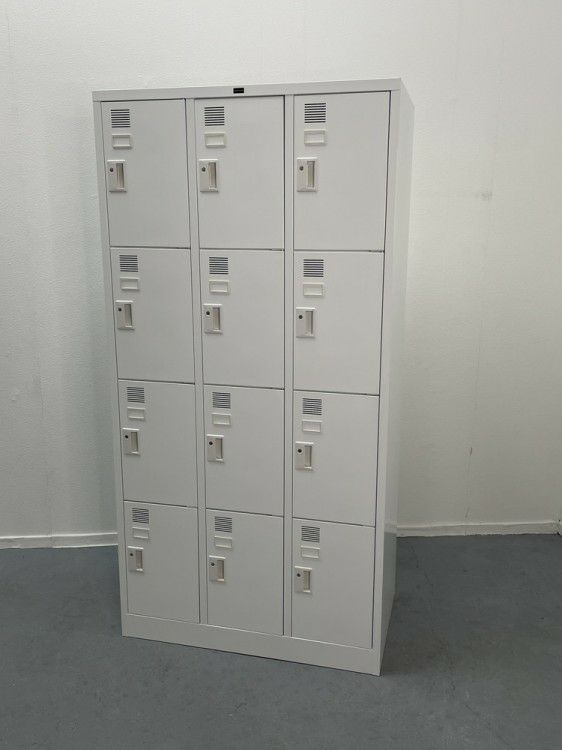 ウチダ（内田洋行）NS型シリーズ 12人用ロッカー 商品画像1