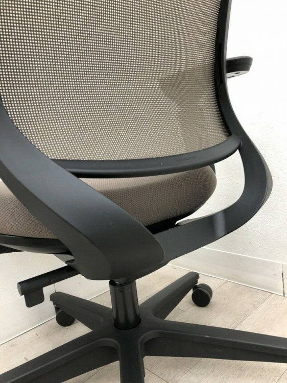 コクヨMitra2（ミトラ2）チェア 可動肘付ミトラ2チェア 商品画像18