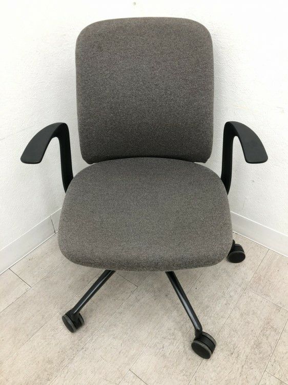 オカムラ固定肘付ライブスエントリーチェア 商品画像2