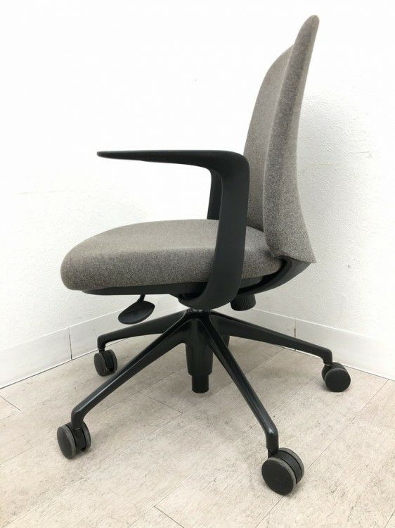 オカムラ固定肘付ライブスエントリーチェア 商品画像3