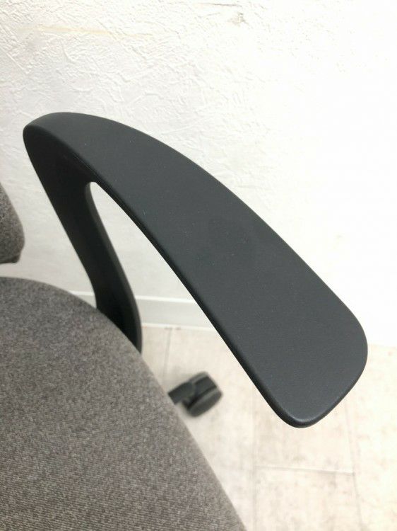 オカムラ固定肘付ライブスエントリーチェア 商品画像11
