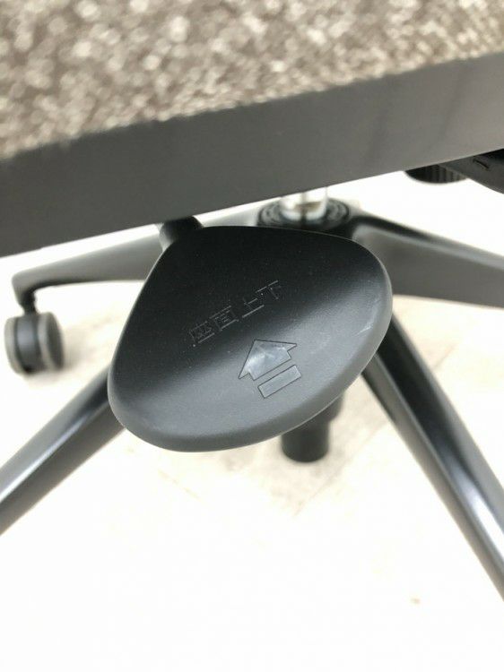 オカムラ固定肘付ライブスエントリーチェア 商品画像12